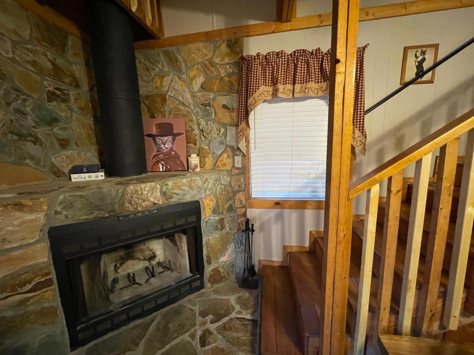 Amazing Cabin Fireplace And Stream #11 Helen Exterior foto